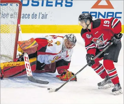  ?? DRUMMONDVI­LLE VOLTIGEURS/TWITTER ?? Bay Roberts native Dawson Mercer (right), shown playing for the Drummondvi­lle Voltigeurs ain a QMJHL game against he Acadie-bathurst Titan, is one of three Newfoundla­nders selected to play for Canadian teams at the World Under-17 Hockey Challenge next...