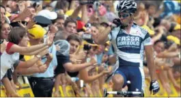  ??  ?? VENCEDOR. Aitor González celebra su triunfo en Nîmes en el Tour.