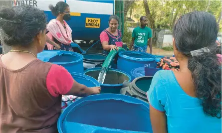  ?? UZMI ATHAR/PRESS TRUST OF INDIA ?? Women wait last month for their turn to collect water trucked into the Chellanam area of Kochi, Kerala state, India.