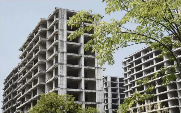  ?? PHOTO: REUTERS ?? Abandoned . . . Unfinished apartment buildings stand at a residentia­l complex developed by Jiadengbao Real Estate in Guilin, Guangxi Zhuang Autonomous Region, China.