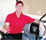  ?? ROB MIECH ?? Steve Stallworth in his custom Raiders golf cart and Mike Villa (below) with a Raiders vanity Nevada license plate.