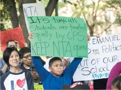  ?? | SUN- TIMES FILE PHOTO ?? Parents and supporters of National Teachers Academy Elementary School protest outside Mayor Rahm Emanuel’s Ravenswood neighborho­od home in October.