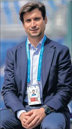  ??  ?? David Ferrer, frente a la pista central del RCT Barcelona.