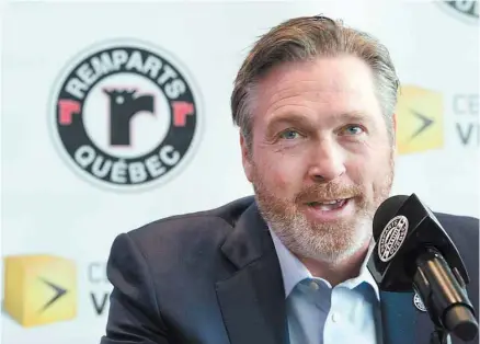  ?? JACQUES BOISSINOT LA PRESSE CANADIENNE ?? Patrick Roy a accepté de reprendre ses fonctions d’entraîneur-chef et de directeur général des Remparts pour une période de deux ans.