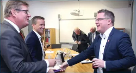  ??  ?? For drøyt fire år siden inngikk Frps Stian Storbukås (t.h.) en politisk avtale med blant andre Harald Furre (H) og Jørgen Kristianse­n (KRF, i midten). FOTO: KJETIL REITE