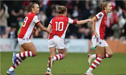  ?? Photograph: Marc Atkins/ Getty Images ?? Vivianne Miedema (right) of Arsenal runs off to celebrate after scoring her late equaliser against Tottenham.