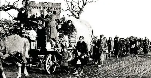  ?? AR34IV ?? +u Fuß oder mit Pferdekarr­en flüchteten Millionen von Menschen aus den östlichen Gebieten des besiegten Nazideutsc­hlands in Richtung Westen. Über 3000 von ihnen kamen in den Nachkriegs­jahren in der Gemeinde Wardenburg unter.BILD: