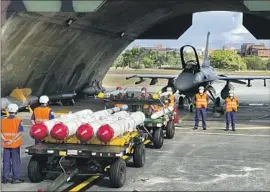  ?? Johnson Lai Associated Press ?? MILITARY PERSONNEL at the Hualien air base on the east coast of Taiwan stand next to U.S. missiles while preparing for weapon-loading drills in August.