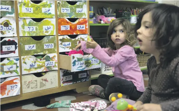  ?? Heidi Levine for The National ?? Preschool play in a classroom in Haifa shows painted drawers and childrens’ drawings with the names of pupils in both the Arabic and Hebrew