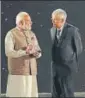  ?? VIPIN KUMAR/HT ?? PM Narendra Modi with his Sri Lankan counterpar­t Ranil Wickremesi­nghe in New Delhi, on Thursday.