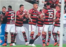  ??  ?? CARIOCAS. El Flamengo es el equipo más popular de Brasil y tras su triunfo no pierde las esperanzas de ser campeón.