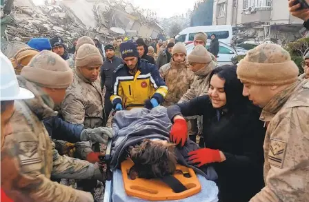  ?? IHA VIA AP ?? Turkish army commandos rescue Kübra, a 10-year-old girl, from under the rubble in Hatay, southern Turkey, on Wednesday. Freezing cold temperatur­es are hindering rescue teams as they work to save people still trapped in after Monday’s 7.8-magnitude earthquake.