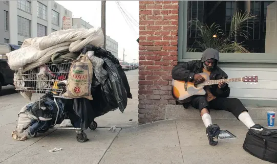  ?? JUSTIN SULLIVAN/GETTY IMAGES FILES ?? Tech giants in San Francisco brought massive economic growth to the region, but also skyrocketi­ng rents, worsening gridlock and a growing homeless population. The problems resulting from rapid tech-fuelled growth could befall the city that wins...