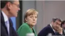  ??  ?? Impfen im Betrieb? Das finden Angela Merkel (Bildmitte) und Michael Müller (im Bild links) eigentlich nicht schlech