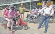  ?? BURHAAN KINU/HT PHOTO ?? A police team stops traffic violators during Holi celebratio­ns near Nehru Place on Friday.