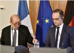  ??  ?? Αποφασισμέ­νοι να διασώσουν τη συμφωνία για το πυρηνικό οπλοστάσιο του Ιράν δήλωσαν χθες οι υπουργοί Εξωτερικών της Γαλλίας Ζαν-Ιβ Λε Ντριάν (αριστερά) και της Γερμανίας Χέικο Μάας, σε συνέντευξη Τύπου στο Βερολίνο.