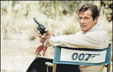  ?? AP FILE ?? Roger Moore, playing the title role of secret service agent James Bond, at the sets of Live and Let Die in 1972.