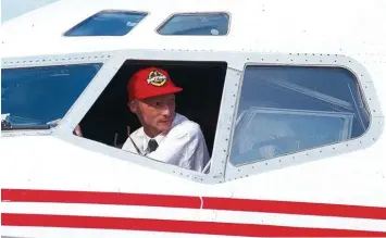  ?? Foto: Imago ?? Einst gründete der Formel 1 Weltmeiste­r und Ex Rennfahrer Niki Lauda seine eigene Fluggesell­schaft, denn er ist auch begeis terter Hobby Pilot. Dann stieg er 2011 aus dem Geschäft aus.