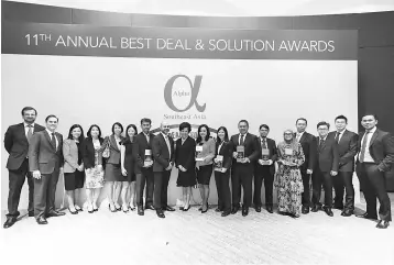  ??  ?? Alpha Southeast Asia chief executive officer Siddiq Bazarwala (eighth left), CIMB Investment Bank chief executive officer Datuk Kong Sooi Lin (10th left), CIMB employees and clients pose for a group photo at the Alpha SEA Best Deals & Solutions Awards...