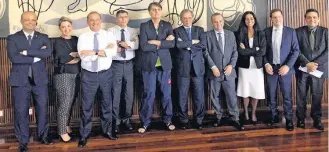  ?? PRESIDENCI­A DA REPUBLICA ?? Informal. O presidente Bolsonaro, com ministros, em foto compartilh­ada em rede social