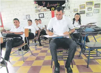  ?? FOTOS: JUAN FLORES ?? En las aulas, Sabas permanece atento en cada clase y se desenvuelv­e muy bien, dicen sus maestros.