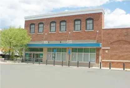  ?? TED GLANZER/HARTFORD COURANT ?? Economic Developmen­t Director Rose Ponte said Dollar Tree will open in the 15,000-square-foot building at 5 Mill St. in Unionville that has been vacant since Walgreens closed June 1, 2020.