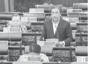  ?? — Gambar Bernama ?? JAWAB: Johari ketika sesi soal jawab Pertanyaan-Pertanyaan Jawab Lisan pada Persidanga­n Dewan Rakyat di Bangunan Parlimen di Kuala Lumpur semalam.
