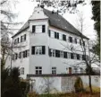  ??  ?? Das Zusmarshau­ser Schloss ist über 500 Jahre alt.