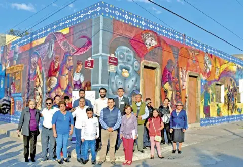  ??  ?? Juan Pablo Rueda Olmos en representa­ción del Presidente Municipal, Antonio Arredondo Muñoz, asistió a la inauguraci­ón del mural en Barrio Alto.