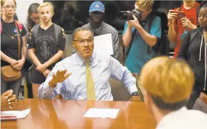  ?? JERRY JACKSON/BALTIMORE SUN ?? UMBC President Freeman A. Hrabowski III meets with students who marched on the administra­tion building Monday. The students were demonstrat­ing to support a lawsuit that claims the university and Baltimore County covered up complaints of sexual assault.