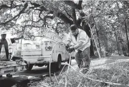  ?? Mark Mulligan / Staff photograph­er ?? Utility worker Oswaldo Diaz works on finding a break in front of a house on Houston Avenue in 2016.