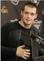  ?? MARCIO JOSE SANCHEZ — THE ASSOCIATED PRESS FILE ?? Raiders quarterbac­k Derek Carr has finalized a fiveyear contract extension that will keep him tied to the team through the 2022 season.