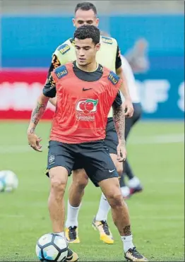  ?? FOTO: EFE ?? Philippe Coutinho, de 25 años, se ejercitó sin problemas con la selección de Brasil