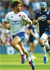  ??  ?? Fast start: Damian Penaud runs in France’s first try