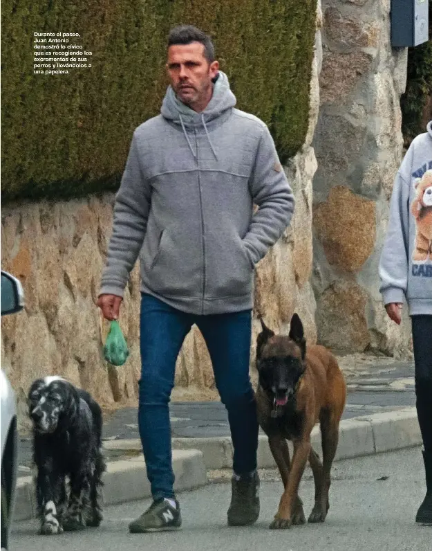 Adriana Ugarte pasea con su nuevo amor, un adiestrador de perros -  PressReader