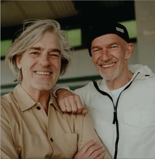  ?? FOTO: SEBASTIAN APEL ?? Forsanger Peter A.G. og guitarist Per Chr. Frost (til højre) tegner Gnags anno 2022.