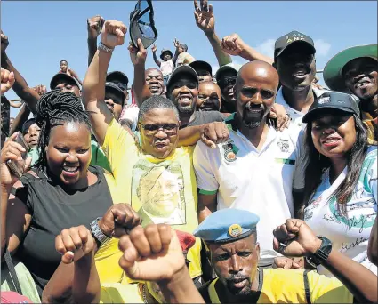  ?? Picture: MICHAEL PINYANA ?? FESTIVE MOOD: National executive committee (NEC) member and Police Minister Fikile Mbalula posing for photos with supporters during their visit to the Amalinda sports ground