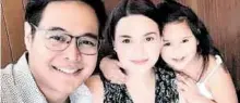  ??  ?? Yasmien Kurdi (center) with husband Rey and daughter Ayesha