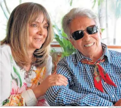  ?? DISCOS CORASÓN ?? La periodista mexicana María Cortina junto a su amiga, la cantante mexicana Chavela Vargas.