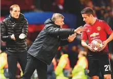  ?? AFP ?? United caretaker manager Ole Gunnar Solskjaer shouts instructio­ns during their match against PSG.