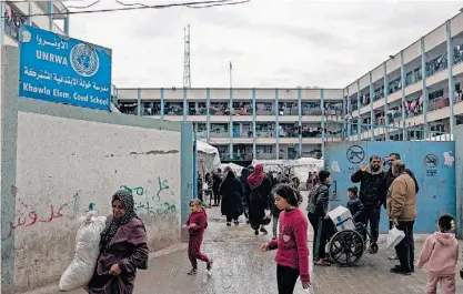  ?? ?? Escola da agência da ONU em Rafah serve de abrigo a deslocados. Fim dos apoios pode pôr em causa ajuda.