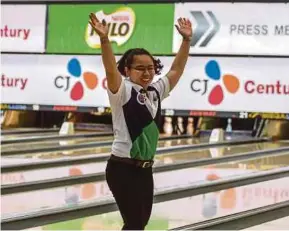  ?? BERNAMA PIC ?? Hee Kar Yen celebrates after winning gold yesterday.