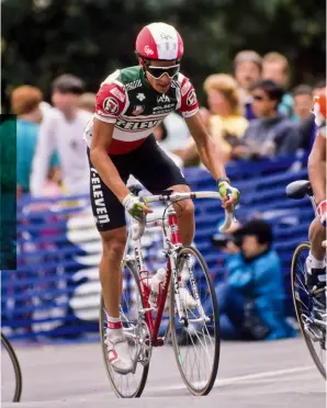  ??  ?? ABOVE Andy Hampsten in 1988 racing at the Coors Classic; he only used even-numbered cogs on climbs