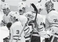  ?? JOE CAMPOREALE/ USA TODAY SPORTS ?? Toronto Maple Leafs players celebrate after beating Arizona Coyotes in Glendale, Ariz., on Thursday.