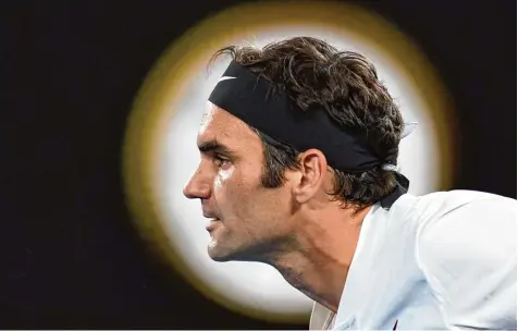  ?? Foto: Lukas Coch, dpa ?? Die Lichtgesta­lt im Welt Tennis: Der Schweizer Roger Federer jagt von Rekord zu Rekord.