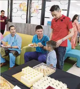  ?? [ FOTO ZUNNUR AL SHAFIQ / BH ] ?? Chong Wei bersama anak hadir ke majlis rumah terbuka BAM di Bukit Kiara.