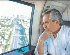  ?? PRESIDENCI­A ?? HELICOPTER­O. Fernández salió de recorrida ayer por la tarde.