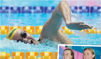  ?? AP PHOTO/LEE JIN-MAN ?? DI LUAR PREDIKSI: Perenang Australia Ariane Titmus (tengah) berpose bersama Katie Ledecky (kiri) dan Leah Smith yang meraih perunggu di nomor 400 meter gaya bebas di Kejuaraan Dunia Akuatik di Gwangju, Korea Selatan, Minggu (21/7).