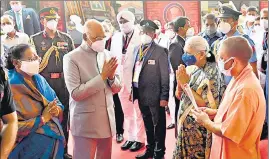  ?? DEEPAK GUPTA/ HT PHOTO ?? President Ram Nath Kovind being welcomed by governor Anandiben Patel and chief minister Yogi Adityanath on his arrival at Charbagh railway station in Lucknow on Monday. The President became the first Indian head of state to reach Lucknow by train. Later, he along with his wife Savita Kovind, attended a high tea and dinner hosted by the governor at Raj Bhawan.