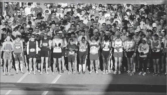  ?? IAN SMITH — PNG FILES ?? Five runners from The Province team will be taking part in the Vancouver Marathon on Sunday. School vice-principal Joanne Rooney, high school student Jack Gardner, teacher Russ Simpson, school principal Edith Guay and businessma­n Sean Cauley are all...